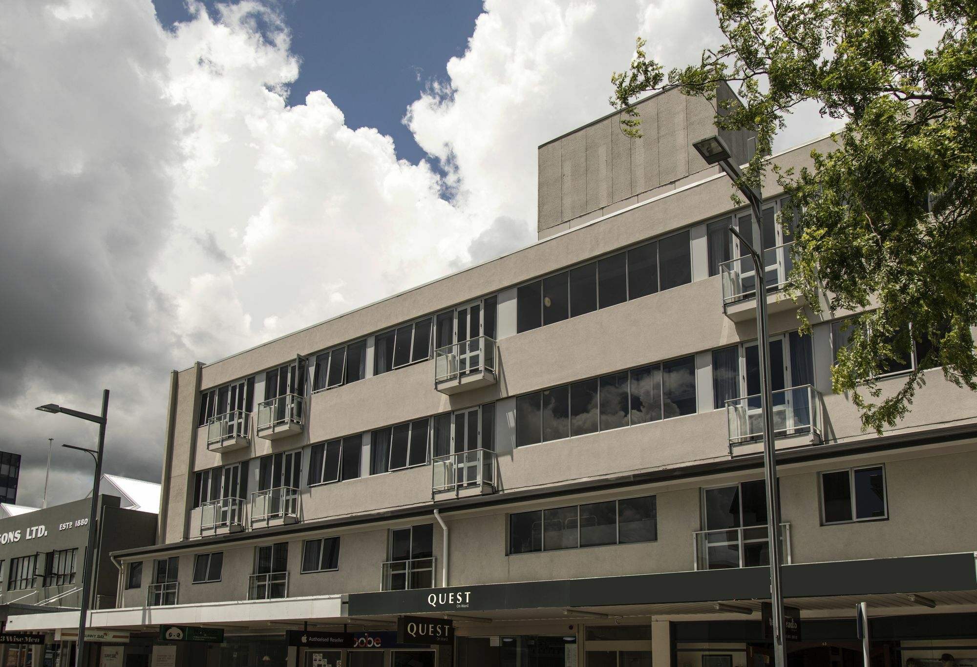 Quest On Ward Serviced Apartments Hamilton Bagian luar foto